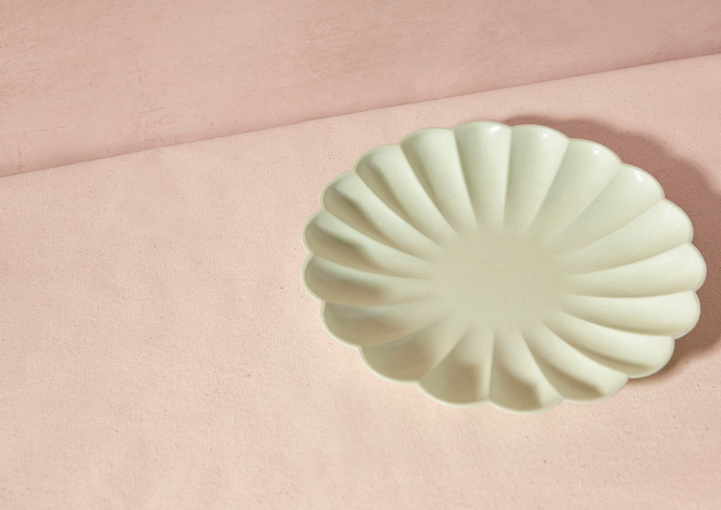 Large Scalloped All-Natural Plates, Set of 8