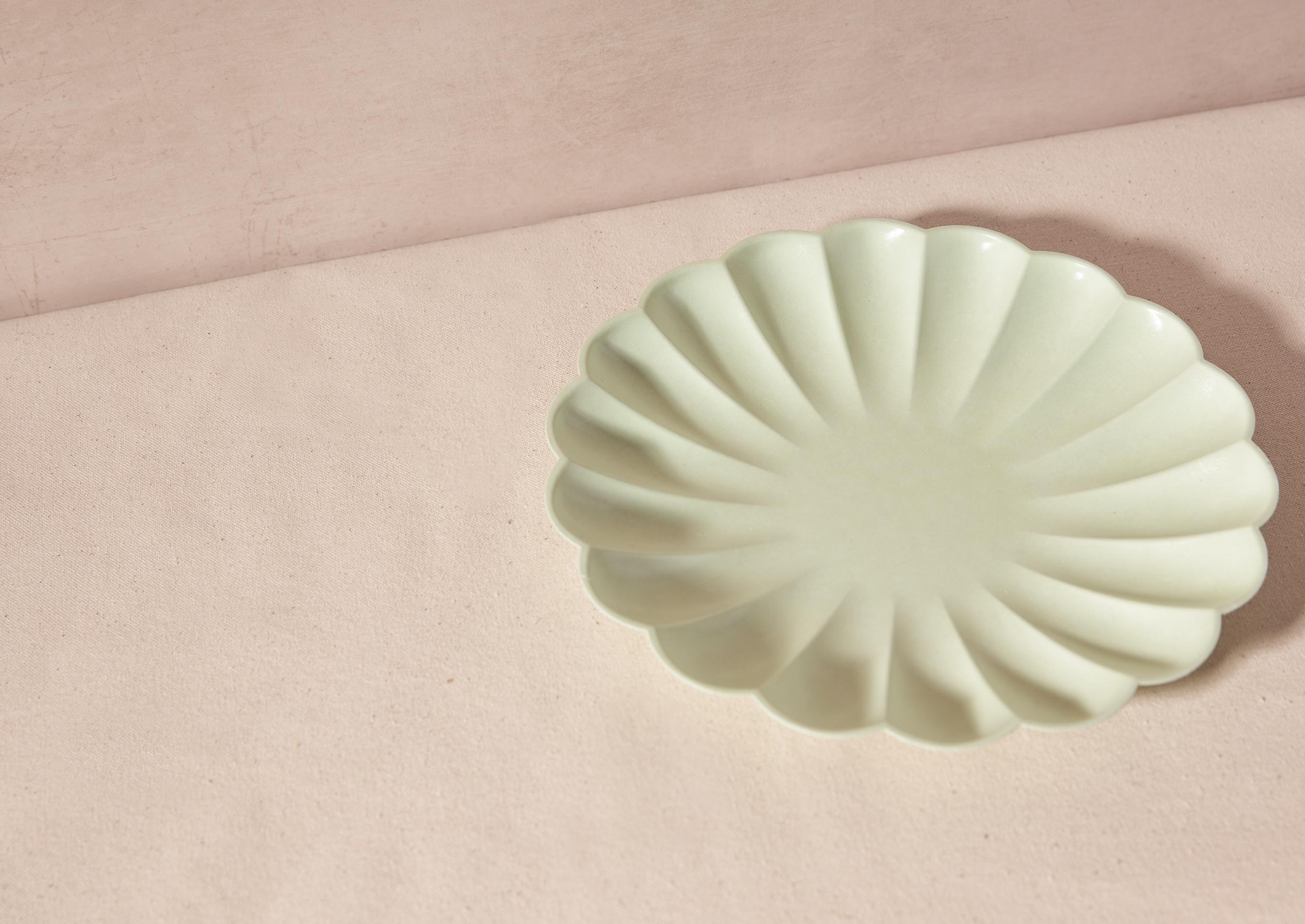Large Scalloped All-Natural Plates, Set of 8