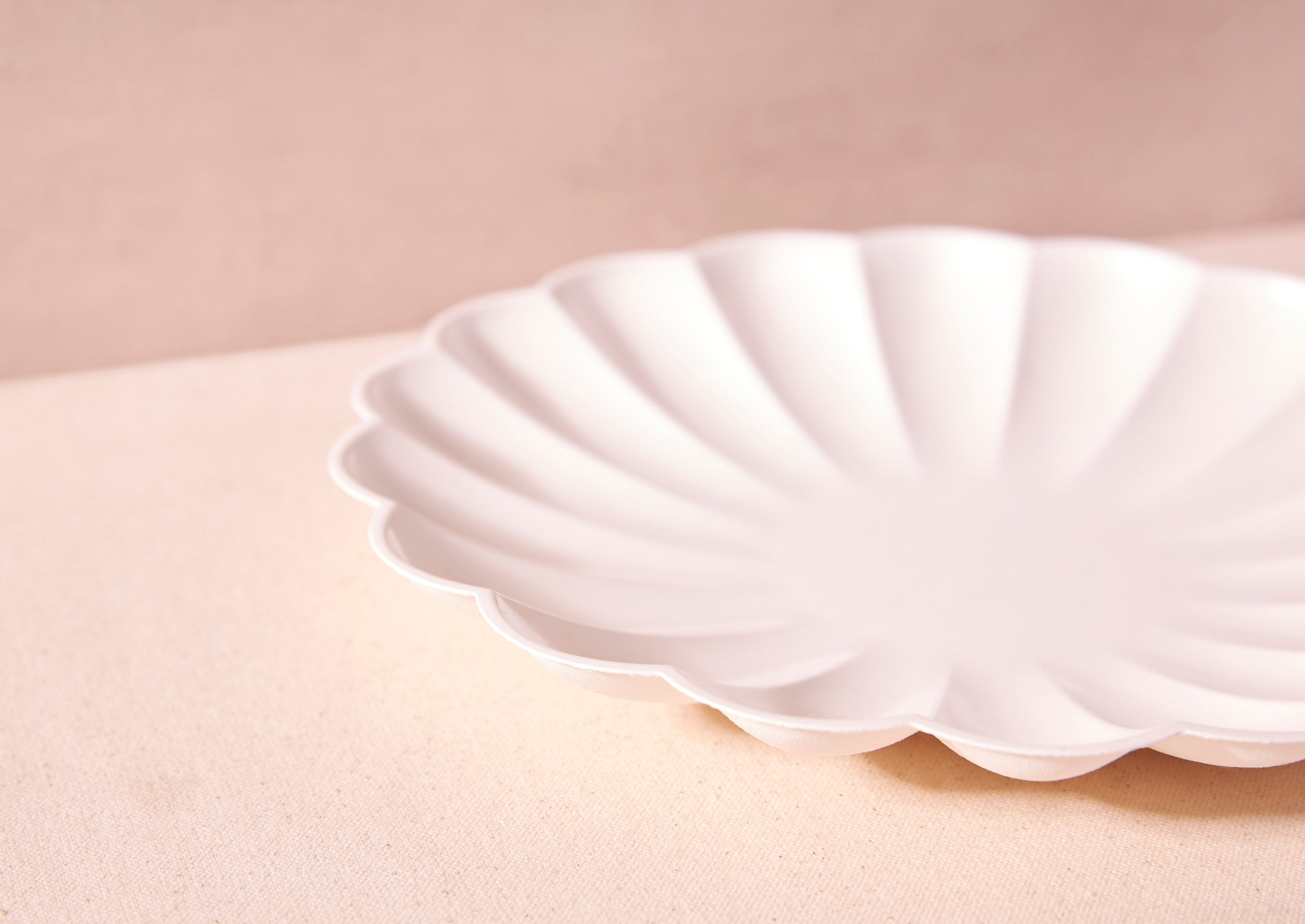 Large Scalloped All-Natural Plates, Set of 8